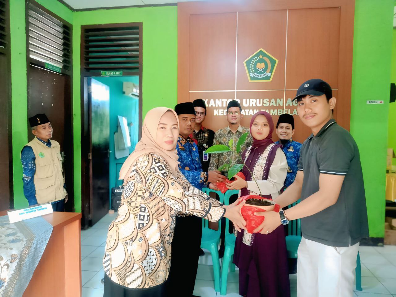 Harmoni Cinta dan Alam: KUA Tambelang Gelar Bimwin Sekaligus Aksi “Pepeling”