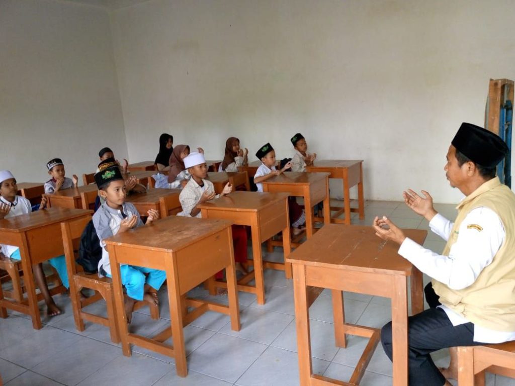Penyuluhan Agama tentang Keutamaan Bulan Ramadhan bagi Siswa di Madrasah Miftahul Huda