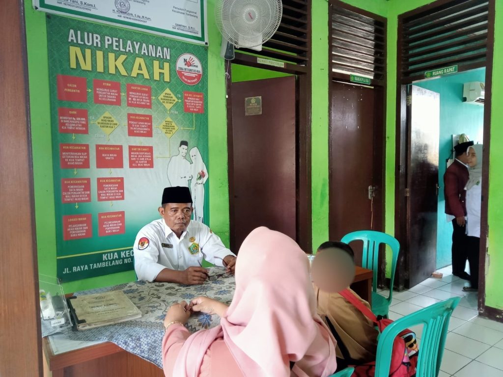 Di Balik Meja Pelayanan KUA Tambelang: Mengurai Tanya tentang Khulu’ dengan Pendekatan Hati