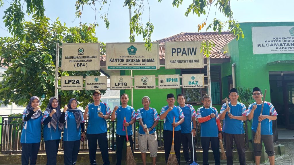 Wujudkan Ekoteologi dan Pelayanan Prima, Jajaran KUA Tambelang Gelar Gerakan GEMAH ASRI